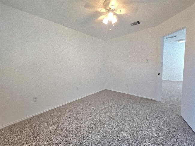 Building Photo - 1002 Keeshond Pl