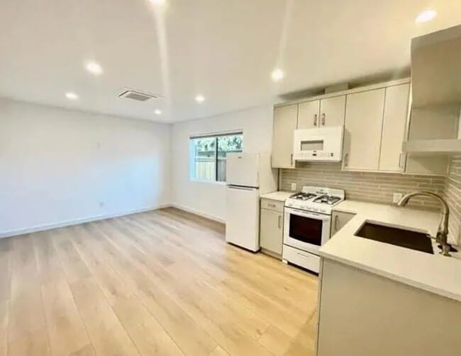 Building Photo - 1821 Chino St
