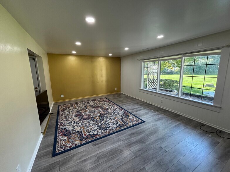 Living/Great Room Empty - 20245 Independence Dr