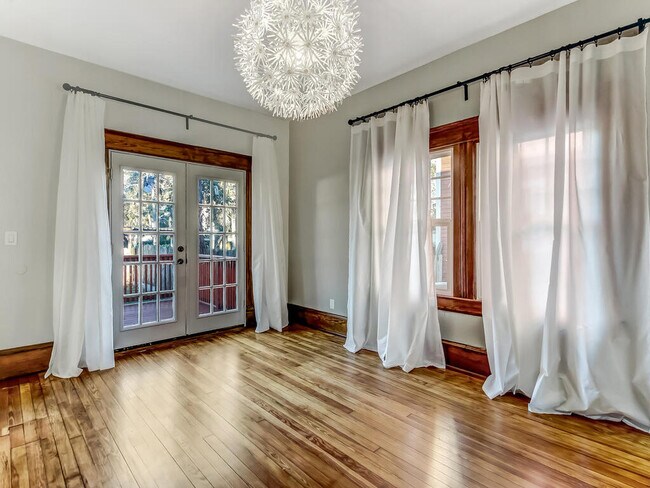 Building Photo - 419 E 3rd St