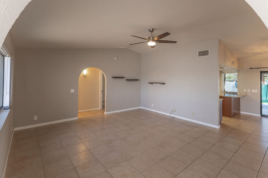 Building Photo - 3385 Poppy Trail Dr
