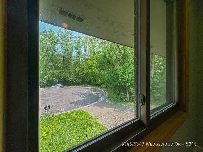 Building Photo - 5345/5347 Wedgewood Dr-5345
