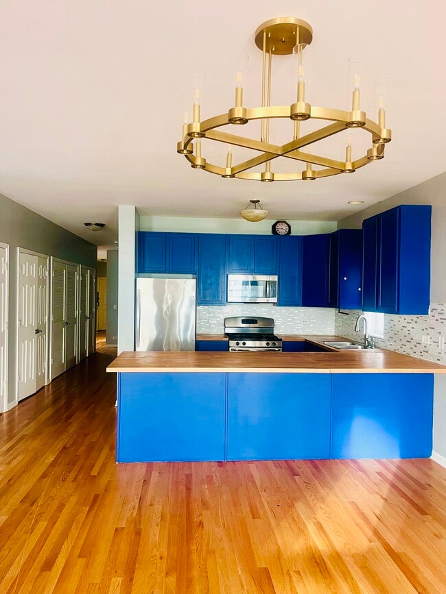 Building Photo - 1900 N Laramie Ave