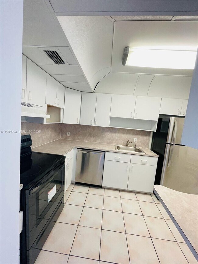 Building Photo - 4848 NW 24th Ct