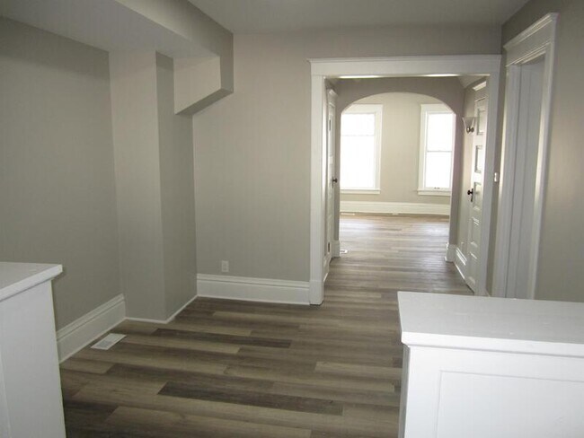 Building Photo - 119 Tennyson Ct
