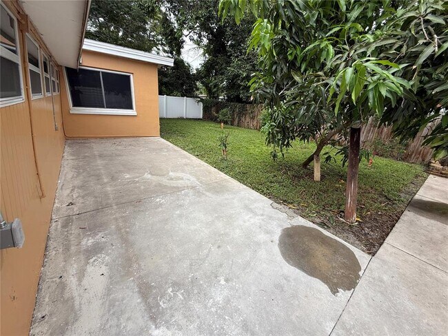 Building Photo - 4394 Pompano Dr SE