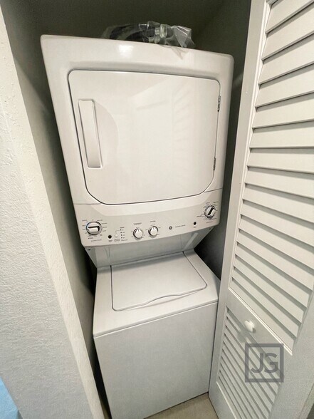 W/D - 5320 NW 78th Ave