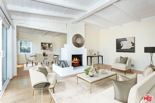 Building Photo - 2536 Roscomare Rd