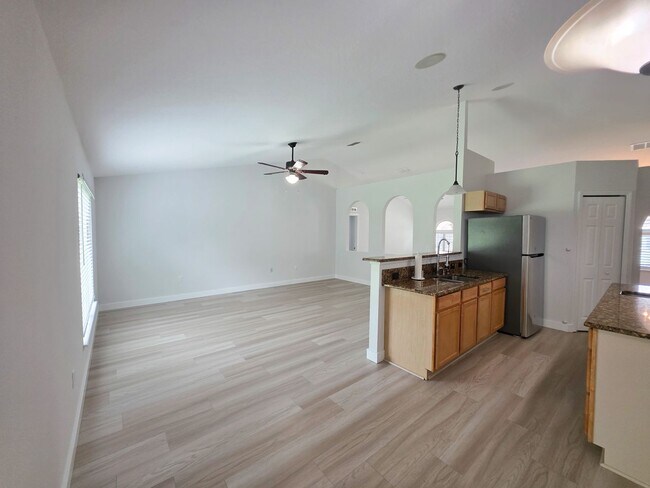 Building Photo - Beautiful 4 Bedroom in Gated Compass Pointe