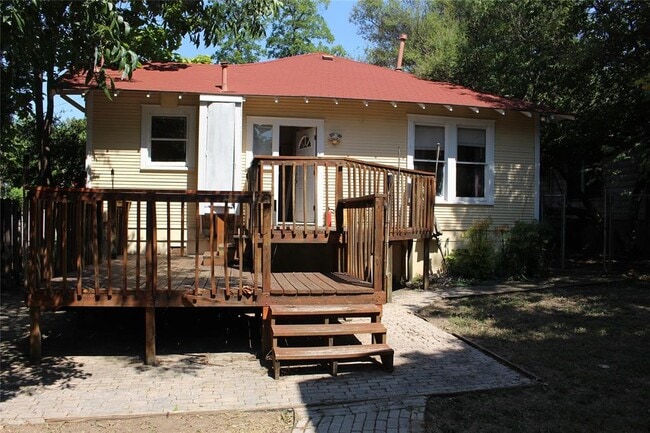 Building Photo - 2826 Salado St