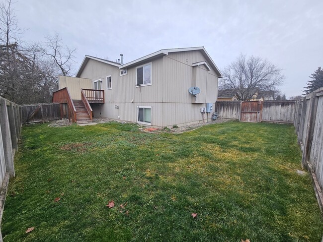 Building Photo - Newly Remodeled Duplex in the Valley