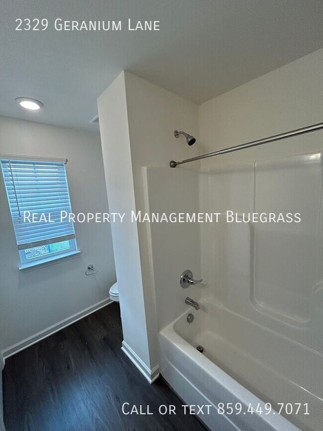 Building Photo - 2329 Geranium Ln