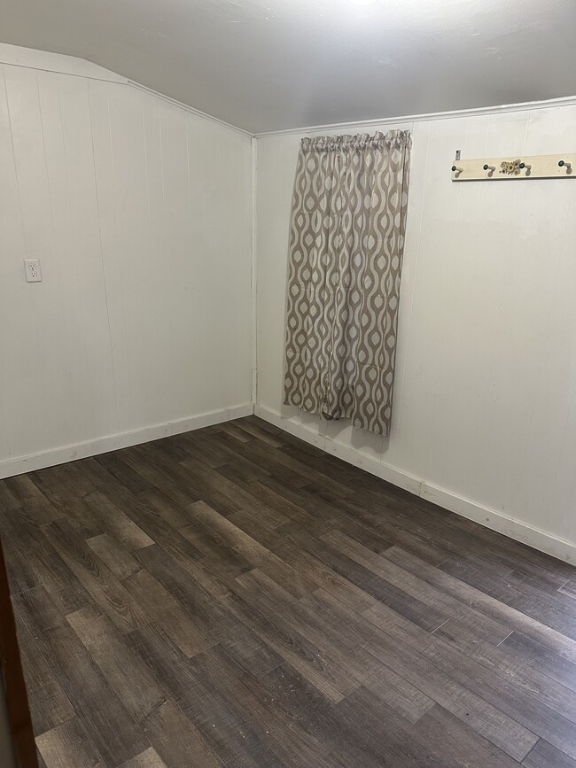 Mudroom/washer and dryer - 924 Pierce St