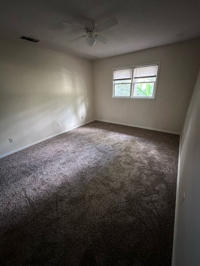 Building Photo - 120 Lester Fordham Rd