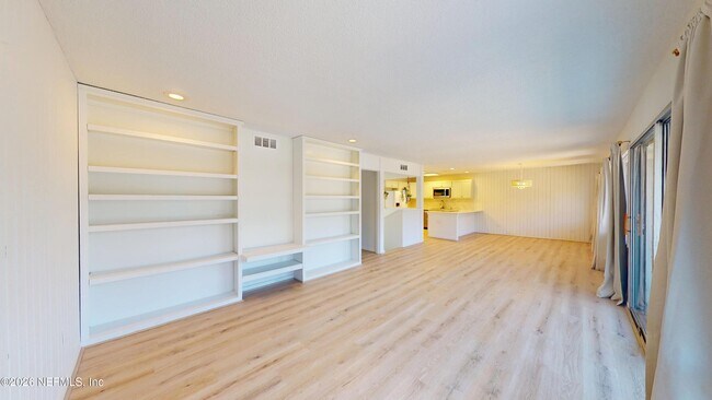 Building Photo - 222 7th St