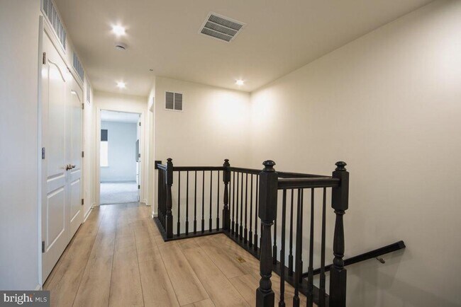 Building Photo - 9920 -B Sir Barton Wy