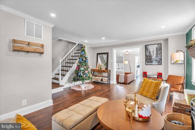 Building Photo - 406 Kings Hwy E