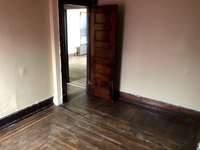 Building Photo - 16 Benton St