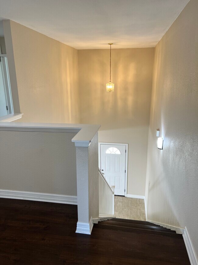 Building Photo - 9814 Kelton Dr