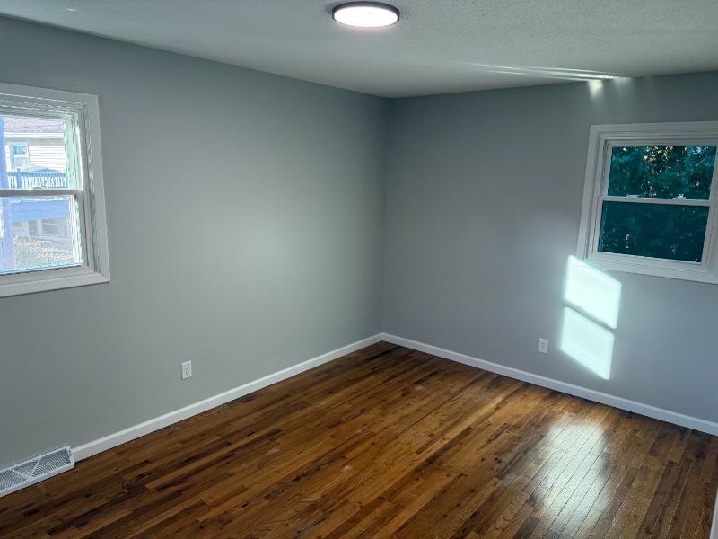 Building Photo - 104 IL-84