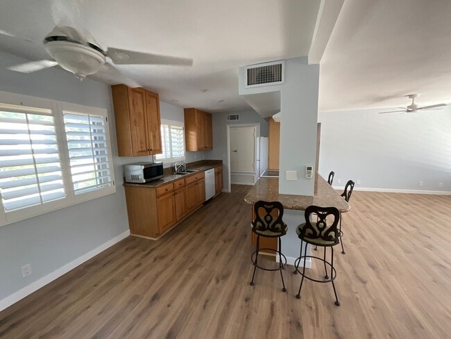 Building Photo - Beautiful condo in Palm Springs