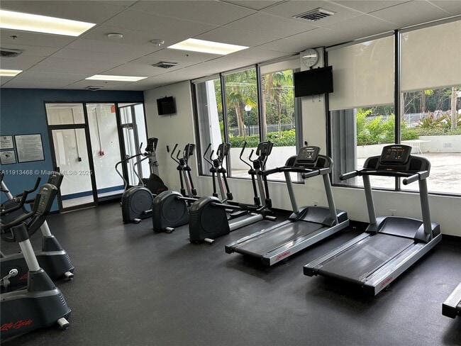 Building Photo - 100 Bayview Dr