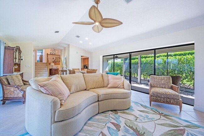 Building Photo - Hillside Home-3 bedrooms- 2 baths -2 car garage- Furnished-Available Now !