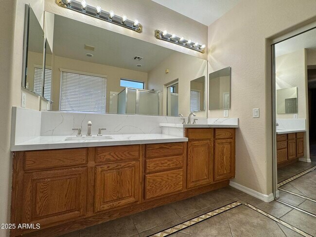 Building Photo - 2671 S Dragoon Dr