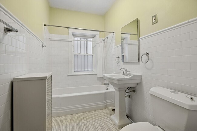 Building Photo - 5904 W Midway Park