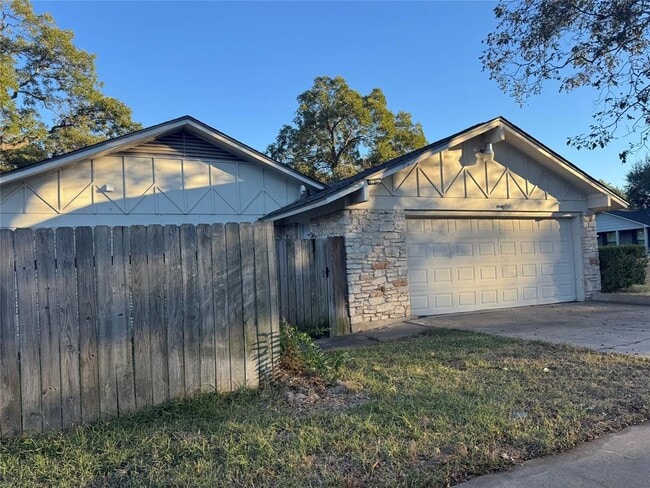 Building Photo - 12325 Double Tree Ln