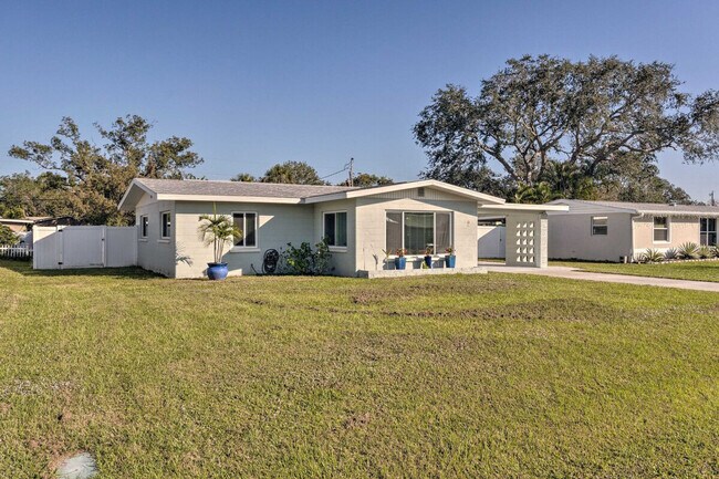 Building Photo - 1017 Pineland Ave