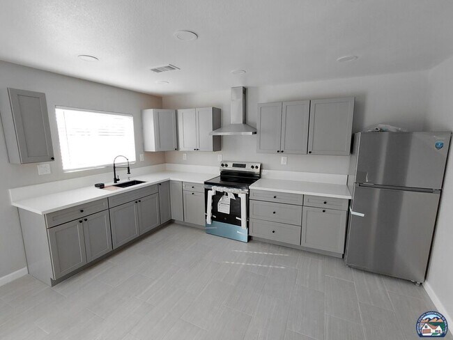 Building Photo - 510 Encinas Ave