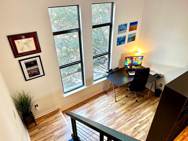 Building Photo - 2125 Southend Dr