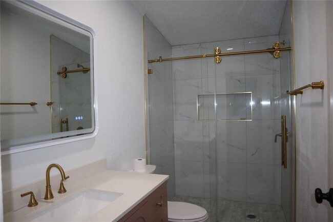 Building Photo - 153 Woodway Dr