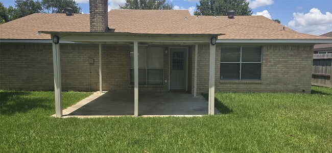 Building Photo - 15923 Boulder Oaks Dr