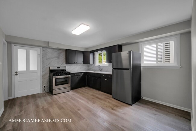 Building Photo - 3508 Sunnyside Ave