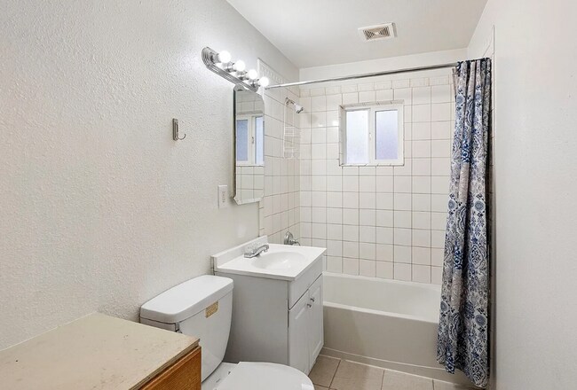 Building Photo - Sheridan duplex bremerton