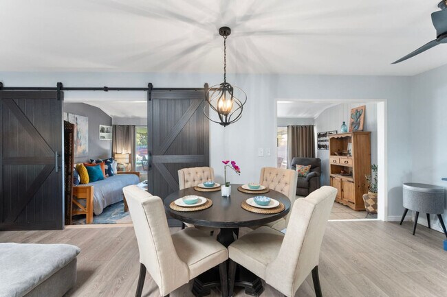 Building Photo - 11031 W Cumberland Dr