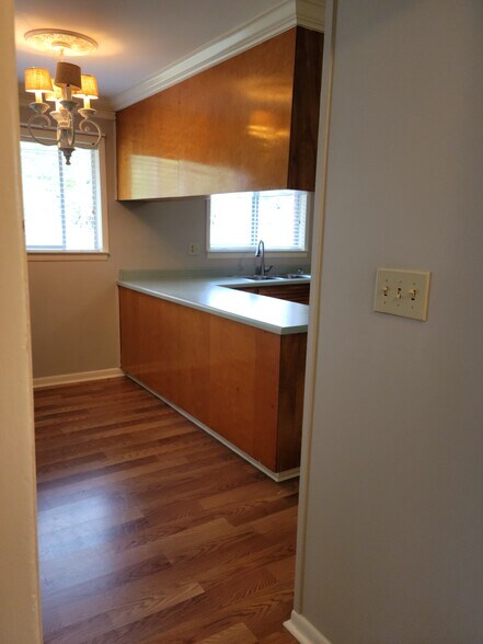 Living Rm/Kitchen Bar - 214 Moncrief St