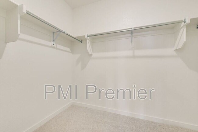 Building Photo - 3948 Mercedes Bend