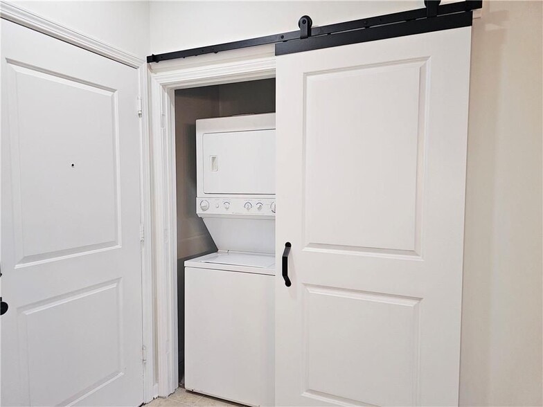 Building Photo - 870 Mayson Turner Rd NW