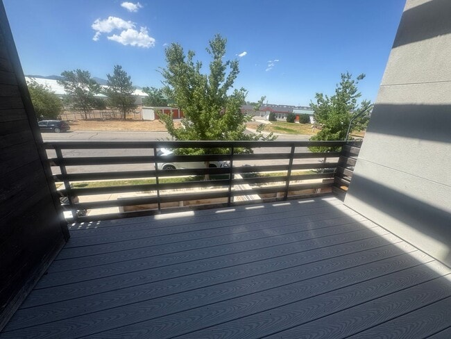 Building Photo - Incredible Herriman Townhome for rent!