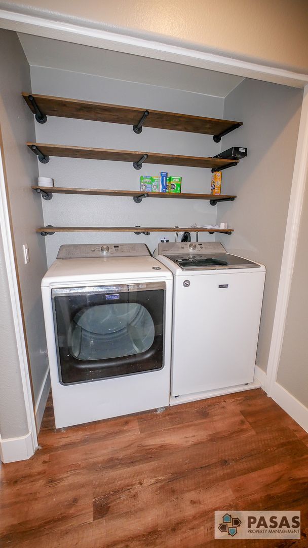 Building Photo - Modern Corner-Unit Condo with tandem 2-Car Garage in Central San Diego