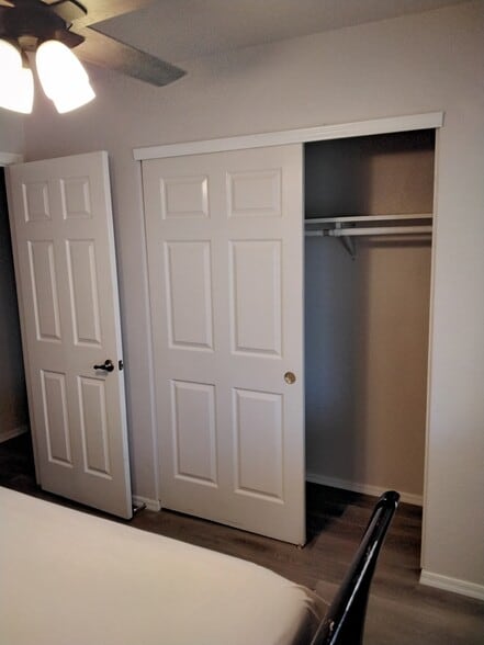 Closet - 3253 W Country Gables Dr