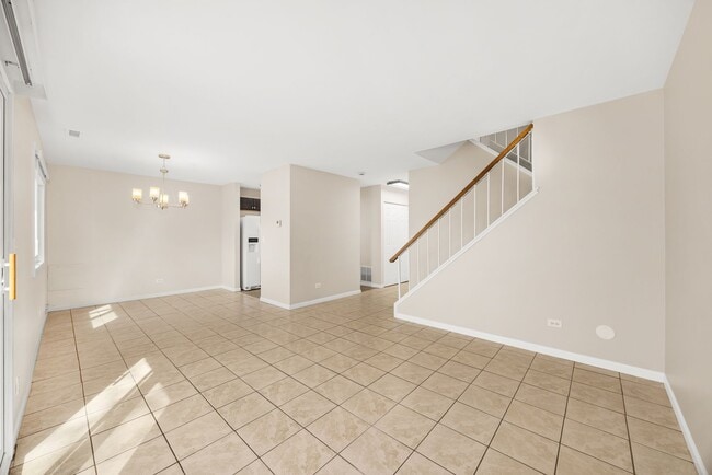 Building Photo - Carol Stream Townhome with Three Bedrooms and One Car Garage