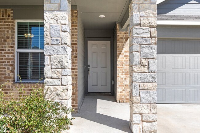Building Photo - $300 Off First Month's Rent!