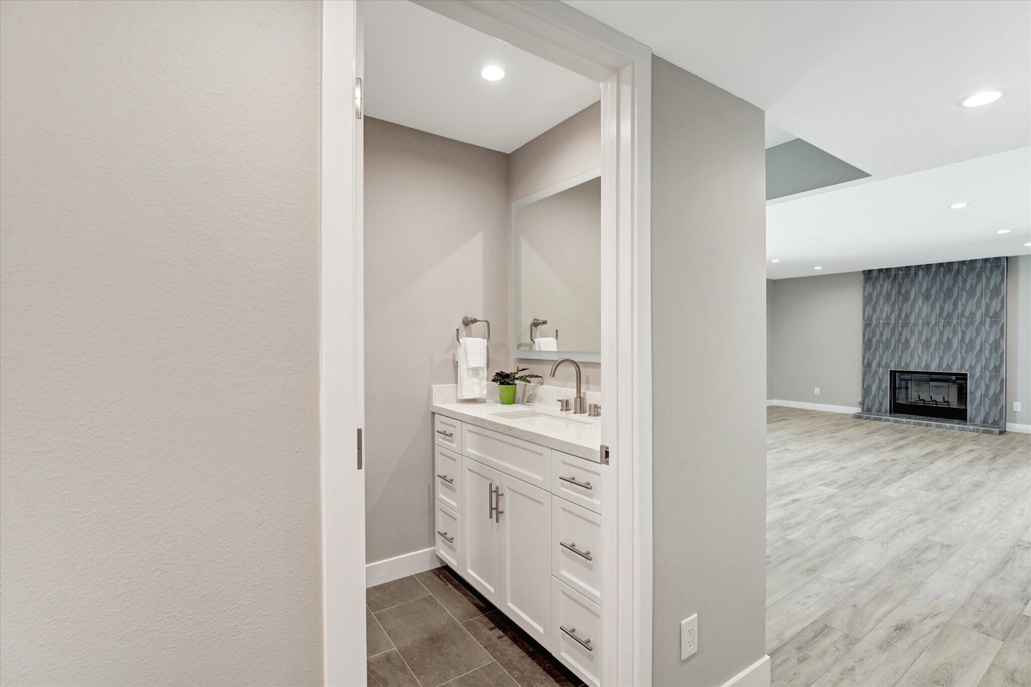 Building Photo - 5346 Tyrone Ave