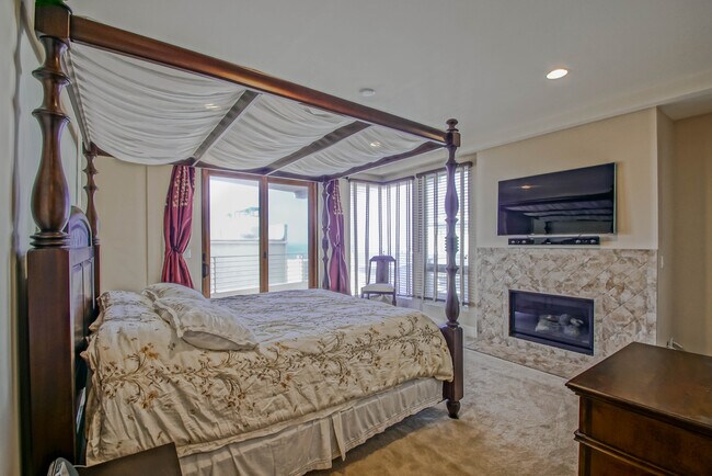 Building Photo - 308 Gull St