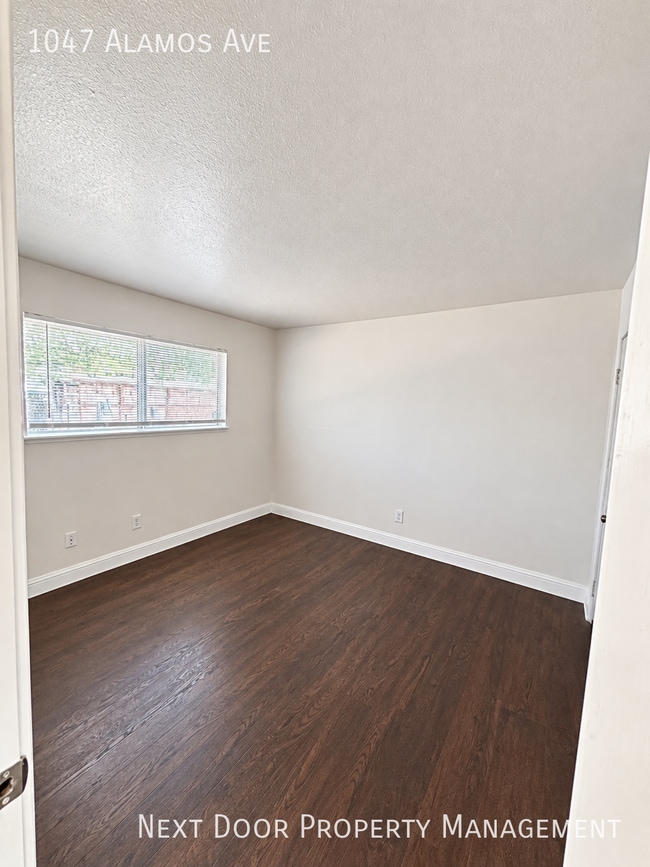 Building Photo - 1047 Alamos Ave