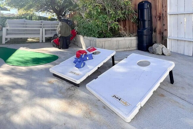 Building Photo - Golf and Games Retreat in Palm Springs
